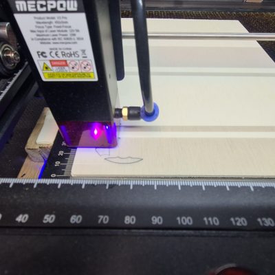 Lasercutter bearbeitet 4mm Pappelsperrholzholz